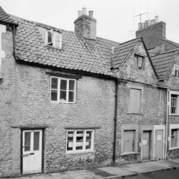 Abandoned houses at 23-25 Naish Street